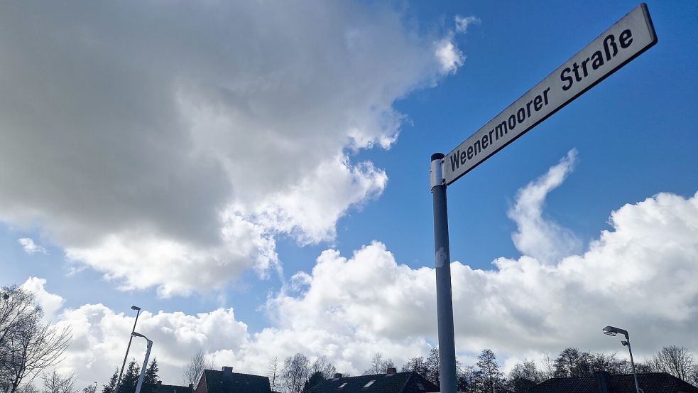 Die defekten Straßenlaternen an der Weenermoorer Straße sind für die Einwohner ein Dauerärgernis. Foto: Tatjana Gettkowski