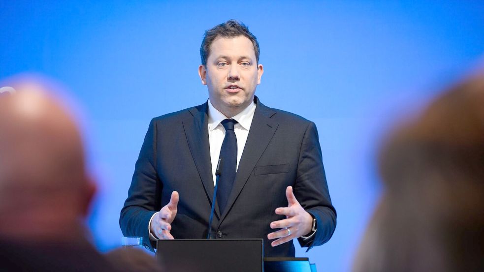 Der SPD-Chef präsentiert seinen Reformplan. Foto: Bernd von Jutrczenka/dpa