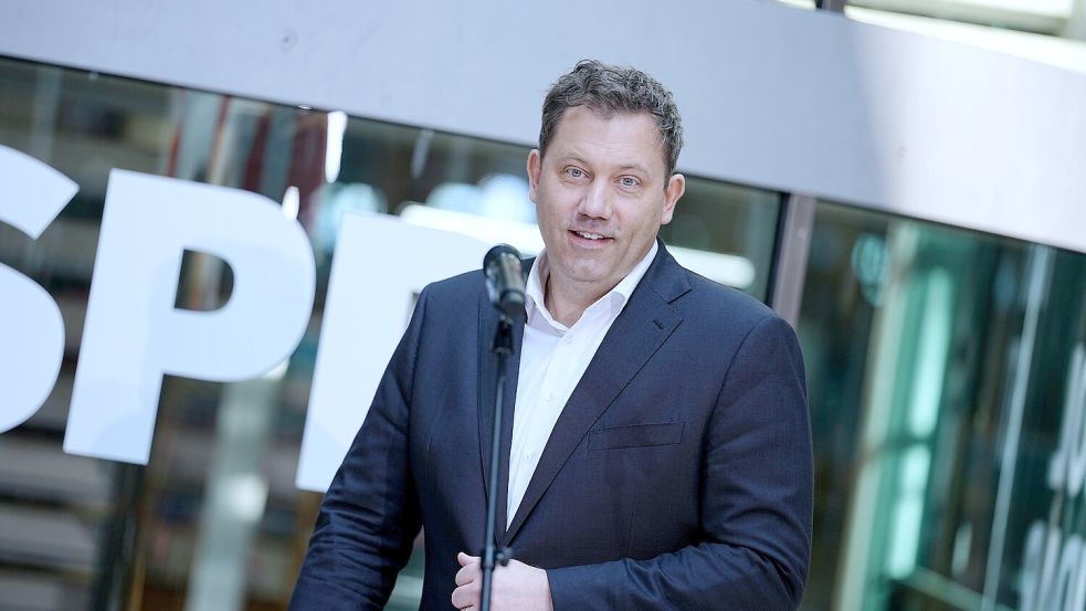 In Berlin diskutiert Lars Klingbeil mit Experten über den Standort Deutschland. Foto: dpa/Kay Nietfeld