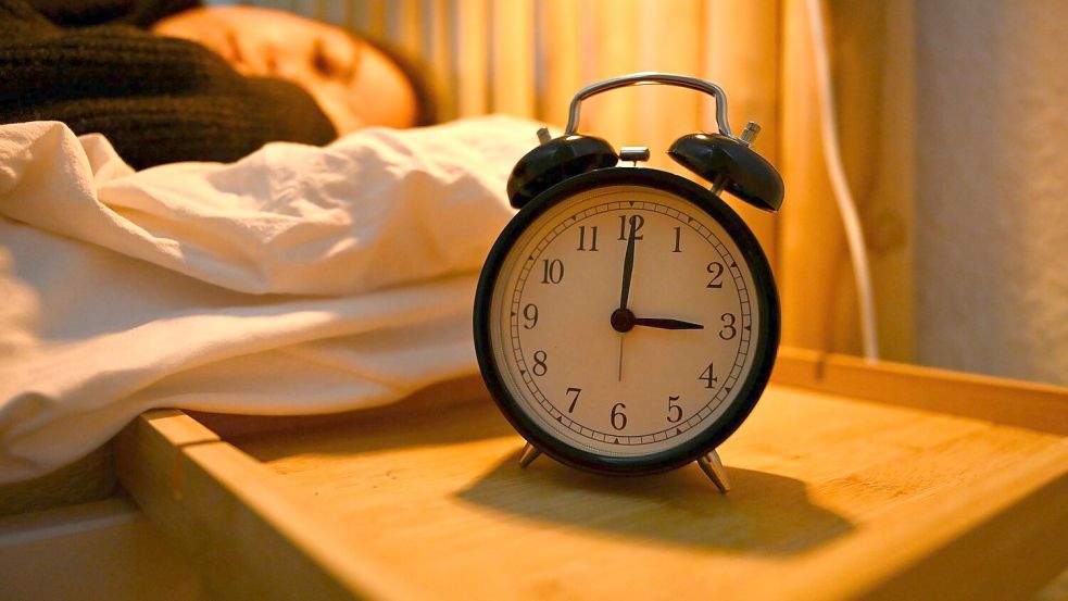 Es ist wieder so weit: Die Sommerzeit beginnt in der Nacht zu Sonntag. (Symbolbild) Foto: Elisa Schu/dpa