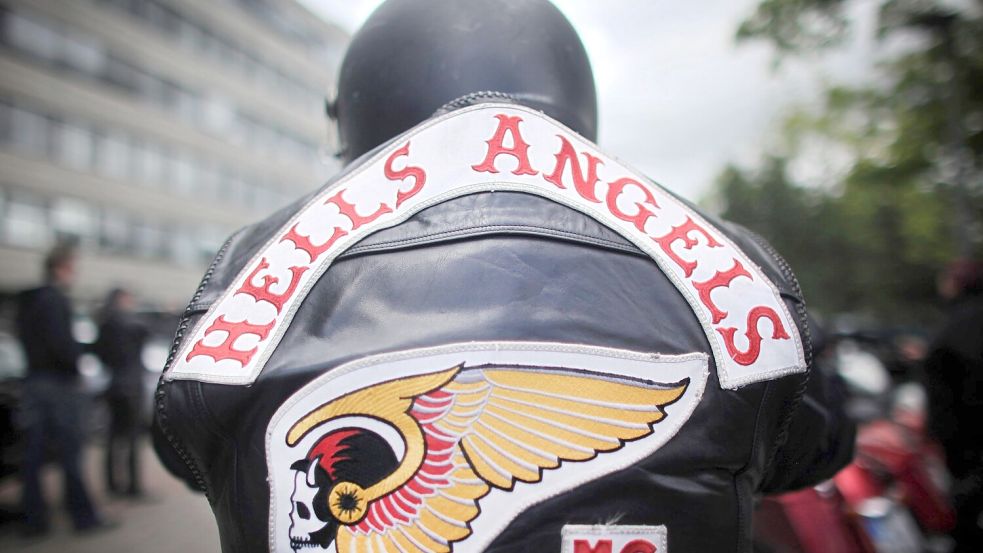Der Mann soll vor elf Jahren in einer Kölner Kneipe als Chef der Kölner Hells Angels einen 29-Jährigen erschossen haben. (Symbol) Foto: picture alliance / Fredrik von E