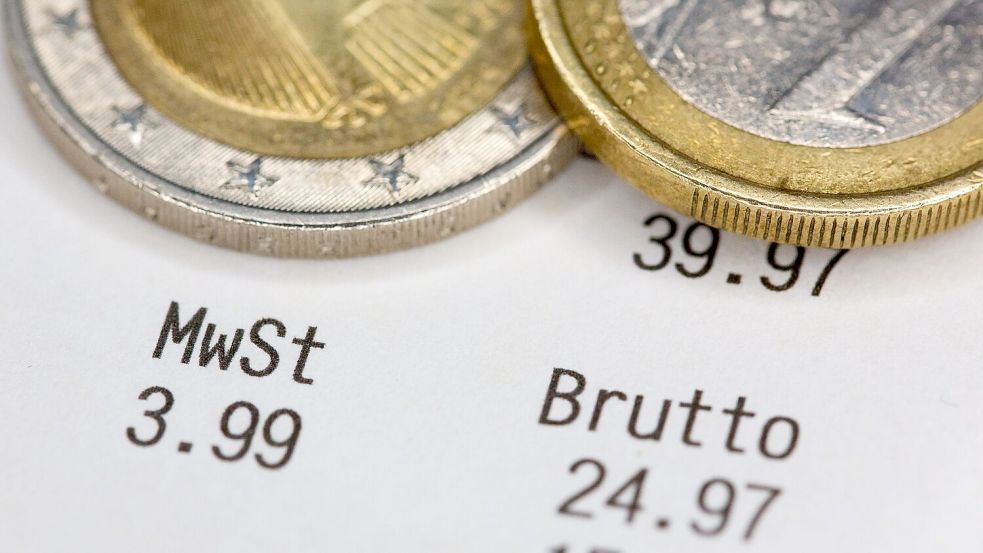 Eine höhere Mehrwertsteuer würde Einkaufen teurer machen. (Illustration) Foto: Fernando Gutierrez-Juarez/dpa