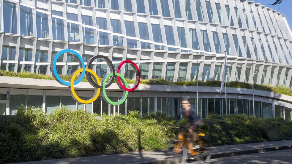 Das IOC fordert Geschlechtstests von allen Sportlerinnen für die Teilnahme an internationalen Wettbewerben. (Archivbild) Foto: Martial Trezzini/KEYSTONE/dpa