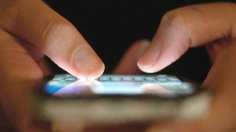 Mehrere Apps und Anbieter nutzen die Ausnahme von den europäischen Datenschutzregeln, etwa Microsoft, LinkedIn oder Google. (Symbolbild) Foto: Sebastian Kahnert