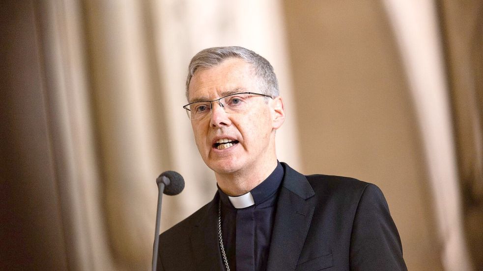 Bei seiner ersten Rede im Dom vor den Gläubigen: Heiner Wilmer. Foto: Rolf Vennenbernd/dpa