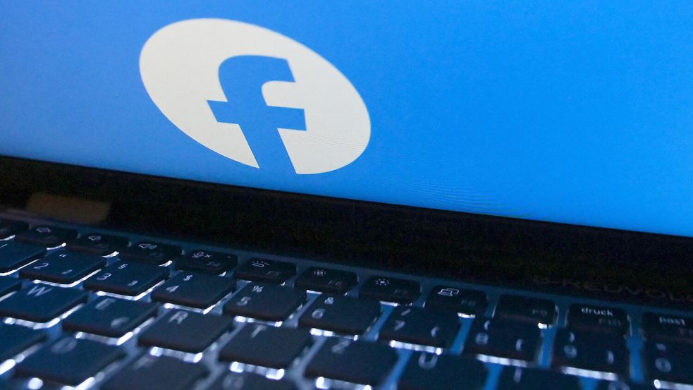 Über Facebook nahm der Unbekannte Kontakt zu der Frau aus Rhauderfehn auf. Symbolfoto: Anna Ross/dpa