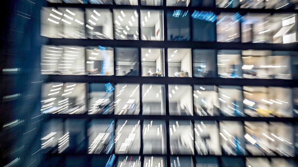 In vielen Betrieben wird eher auf Präsenz geachtet als auf Arbeitsergebnisse. Foto: picture alliance/dpa