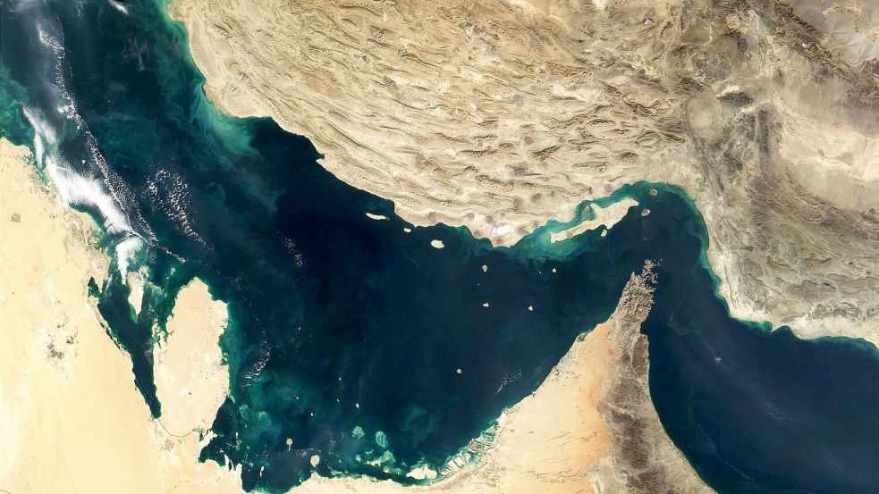 Die Straße von Hormus ist ein Nadelöhr des internationalen Öl- und Gashandels. (Archivbild) Foto: -/The Visible Earth/NASA/dpa