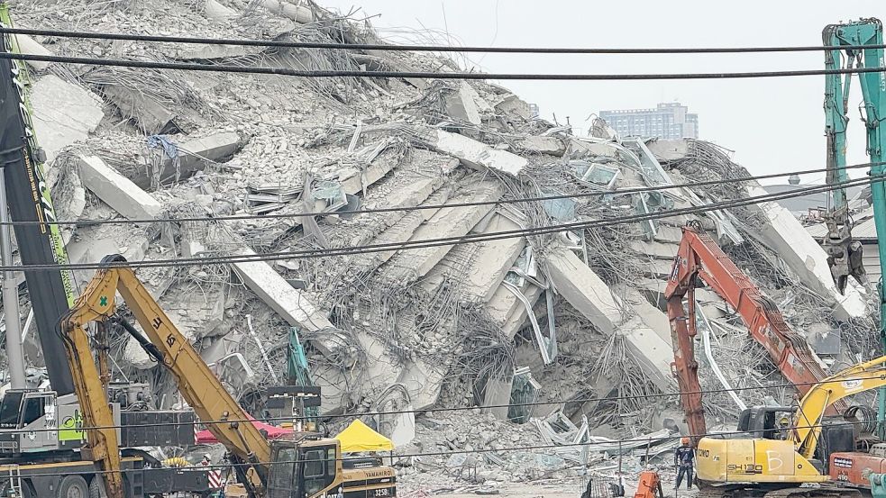 In Bangkok stürzte der Rohbau eines Hochhauses ein und begrub mehr als 90 Menschen in den Trümmern. (Archivbild) Foto: Carola Frentzen/dpa