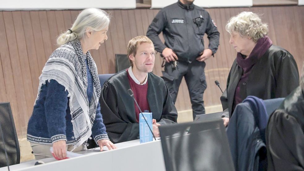 Ihre Anwälte wollen Klette weiter vertreten. (Archivbild) Foto: Focke Strangmann