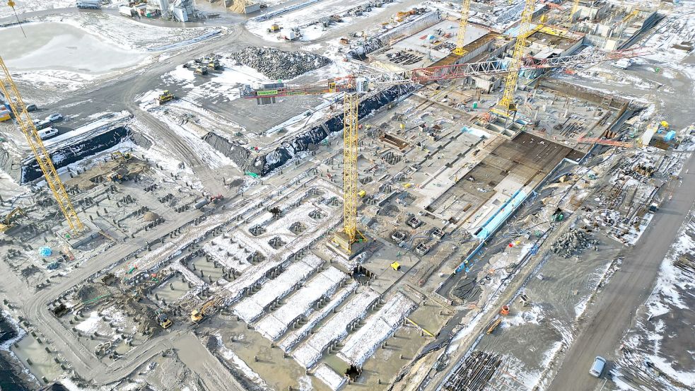 Eine Drohnenaufnahme aus dem Februar zeigt die Zentralklinik-Bautelle aus der Vogelperspektive. Foto: IST Ingenieurbüro für Straßen- und Tiefbau