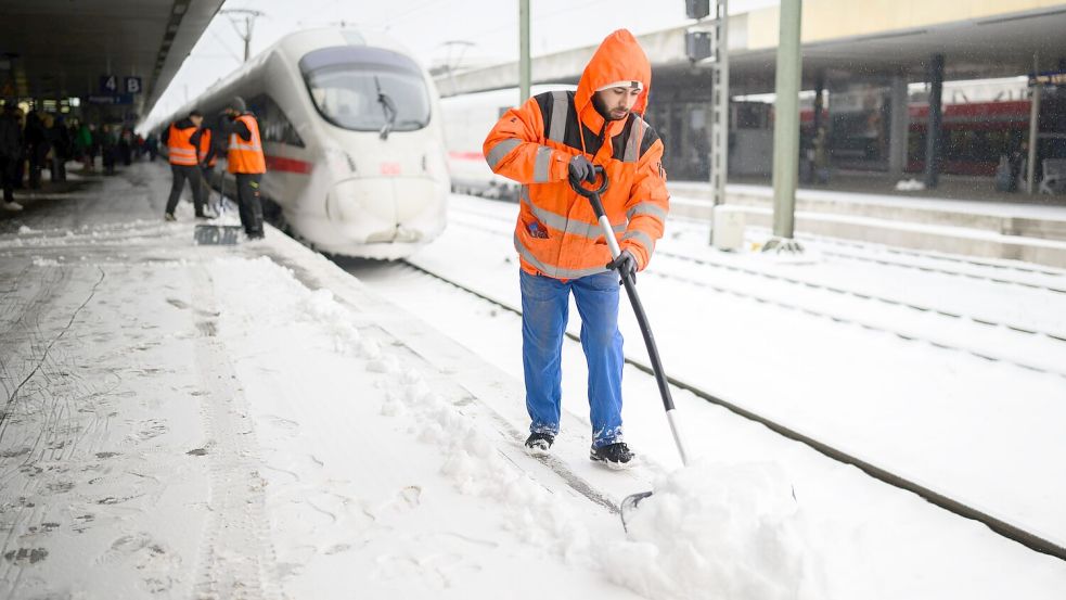 Extremwetter sorge im Januar und Februar für erhebliche Einschränkungen im Fernverkehr. (Archivbild) Foto: Julian Stratenschulte