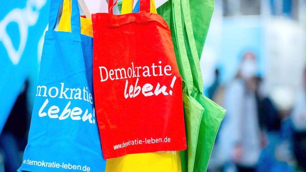Das Programm „Demokratie leben!“ soll bisher zivilgesellschaftliches Engagement für ein demokratisches Miteinander fördern. (Symbolbild) Foto: Rolf Vennenbernd