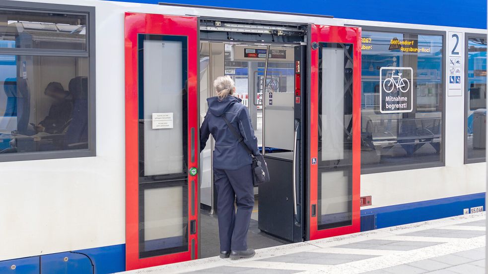 Im Februar starb ein Schaffner. Daraufhin wurde mehr Sicherheit angekündigt. Foto: IMAGO / Bihlmayerfotografie