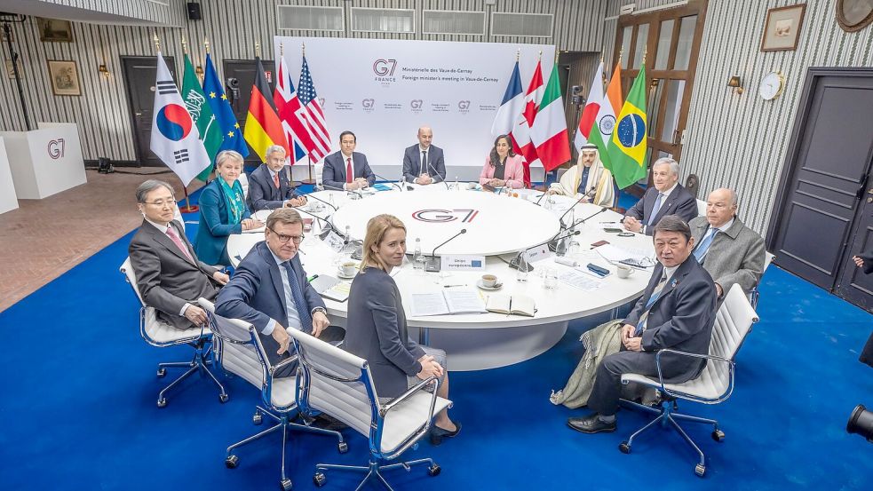 Neben den Kriegen im Iran und der Ukraine sprachen die Minister auch über Drogenkriminalität und Wiederaufbau. Foto: Michael Kappeler/dpa