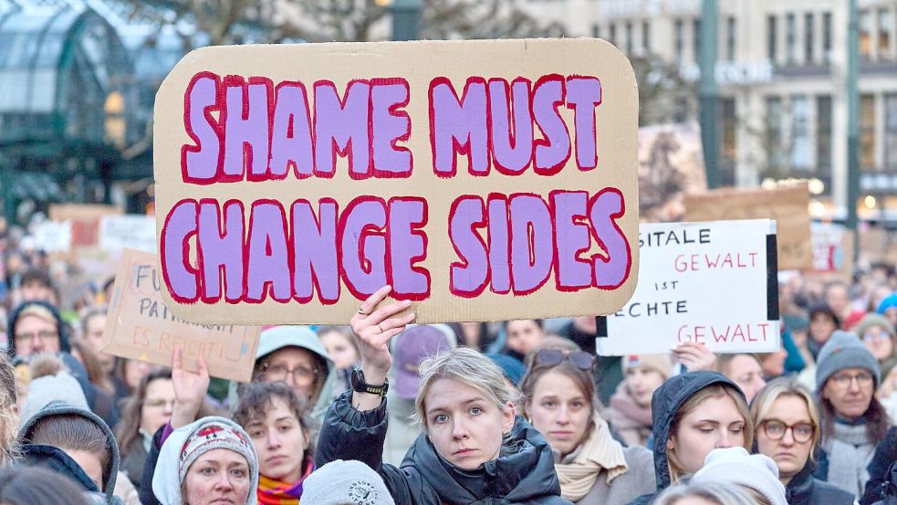 Der Satz „Die Scham muss die Seiten wechseln“ stammt von der Französin Gisèle Pelicot. (Archivbild) Foto: Georg Wendt