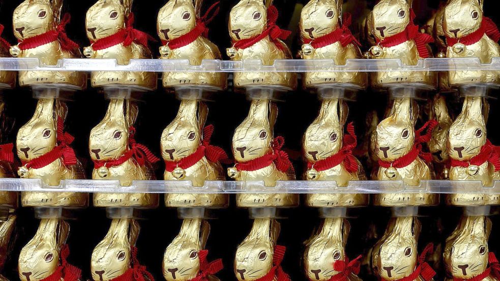Die Osterhasen von Lindt sind seit einigen Wochen in den Supermärkten zu finden. Foto: Karl-Josef Hildenbrand