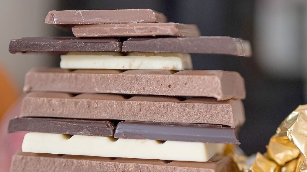 Die Menschen in Deutschland essen laut YouGov am liebsten Vollmilchschokolade. Jeder Zweite gibt die Sorte an. Foto: Monika Skolimowska