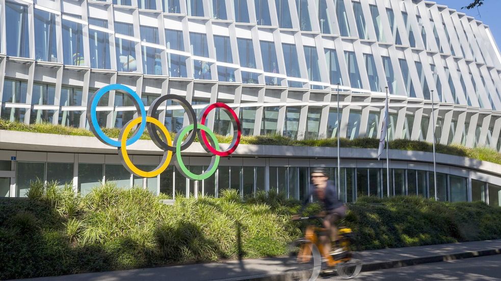 Das IOC fordert Geschlechtstests von allen Sportlerinnen für die Teilnahme an internationalen Wettbewerben. (Archivbild) Foto: Martial Trezzini/KEYSTONE/dpa