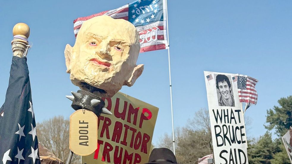 Demonstranten werfen der Trump-Regierung Faschismus vor. Foto: Anna Ringle