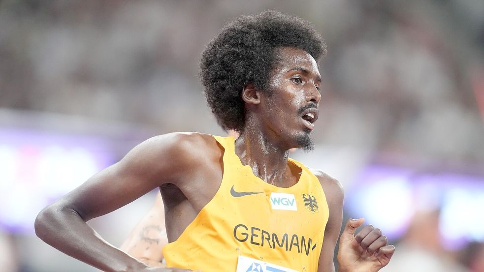 Mohamed Abdilaahi hat in Kalifornien den deutschen Rekord über 10.000 Meter geknackt. (Archivbild) Foto: Michael Kappeler/dpa