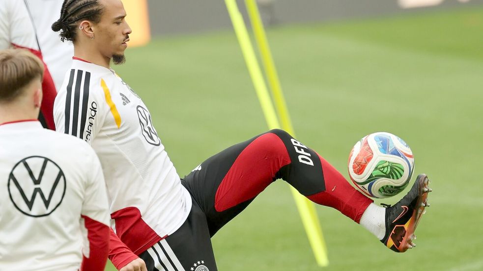 Leroy Sané, hier beim Training vor dem Spiel gegen Ghana, muss iiefern. Foto: Christian Charisius