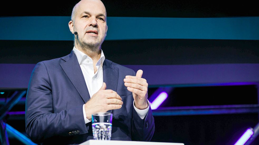 Marcel Fratzscher spricht im Clasen Talk über seine Vorschläge zur Rentenreform und wie man mit erneuerbaren Energie den Wohlstand in Deutschland sichern kann. Foto: IMAGO / photothek