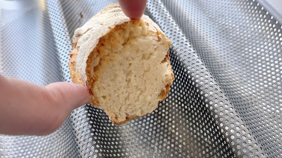 Knusprige Kruste, weiche Krume: So sieht das aufgeschnittene Baguette aus. Foto: Carmen Leonhard