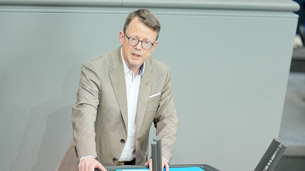 Der Linken-Abgeordnete Ulrich Thoden forderte die Bundesregierung als Konsequenz aus dem Gutachten auf, der US-Regierung die Nutzung der US-Militärbasen auf deutschem Boden für die Kriegsführung im Iran zu untersagen. (Archivbild) Foto: Michael Kappeler/dpa