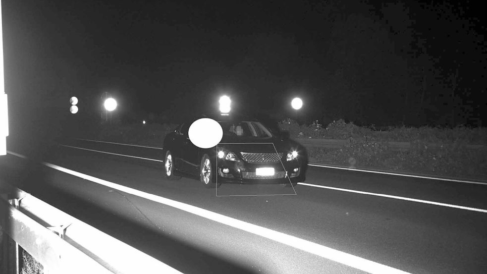 Dieses Auto war viel zu schnell auf der A30 Höhe Ibbenbüren (Kreis Steinfurt, Nordrhein-Westfalen) unterwegs. Foto: Kreis Steinfurt