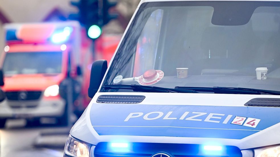 Ein 13-Jähriger war vor einer Schule lebensgefährlich verletzt worden. (Symbolbild) Foto: Jens Kalaene