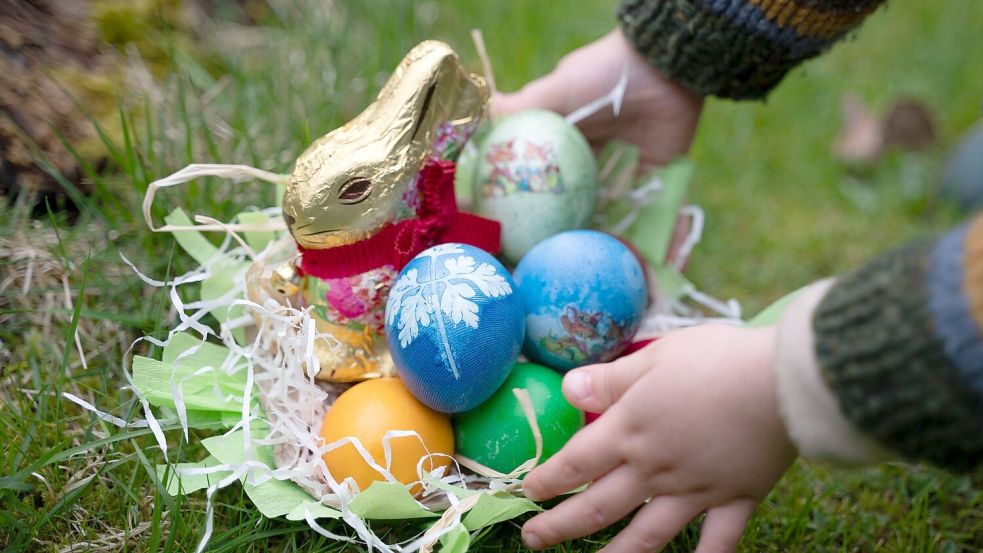 Schoko-Osterhasen sind ein beliebtes Geschenk zum Osterfest. (Archivbild) Foto: Hendrik Schmidt