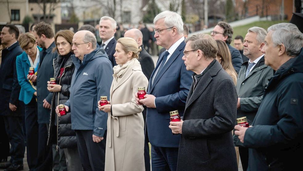 Die EU-Chefdiplomatin und ihre EU-Außenministerkollegen gedachten der Ermordeten in Butscha. Foto: Eduard Khryzhanivsky