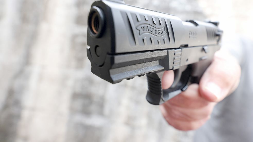 In Bremen ist ein 60-jähriger Mann angeschossen worden. Es ist bereits der fünfte Vorfall mit einer abgefeuerten Schusswaffe innerhalb eines Monats. Foto: imago images / Rene Traut