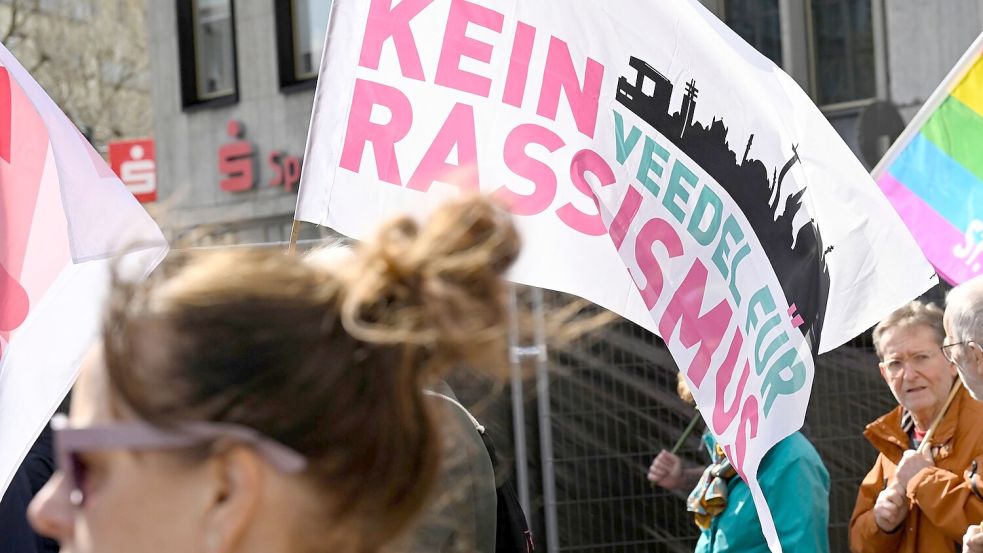 Initiativen gegen Rechtsextremismus und Rassismus sehen sich einer Analyse der Amadeu Antonio Stiftung systematisch unter Druck gesetzt. (Archivbild) Foto: Roberto Pfeil