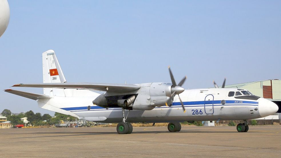Ein Flugzeug ist auf der von Russland annektierten Schwarzmeer-Halbinsel Krim abgestürzt. (Symbolbild) Foto: Na Son Nguyen/AP/dpa
