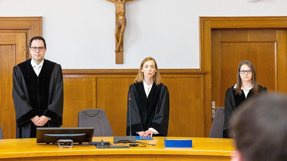 Die Vorsitzende Richtern (M) bei der Urteilsverkündung. Foto: Laszlo Pinter