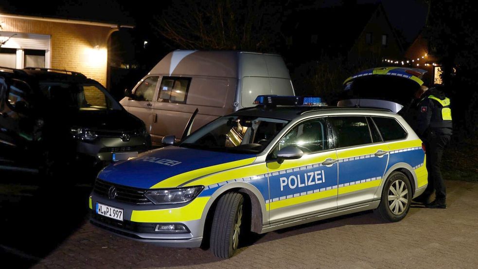 Ein Hausbewohner fand das tote Baby in einer Mülltonne - und informierte die Polizei. Foto: Georg Wendt