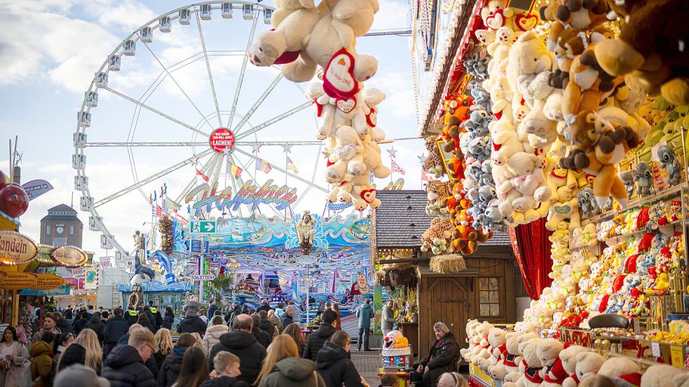 Die Osterwiese in Bremen lockt mit Fahrgeschäften und vielen Buden. Foto: Sina Schuldt/DPA