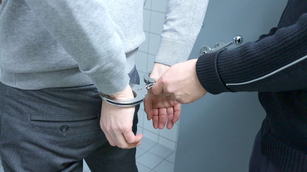 Jugendliche wurden in Gewahrsam genommen. Symbolfoto: Pixabay