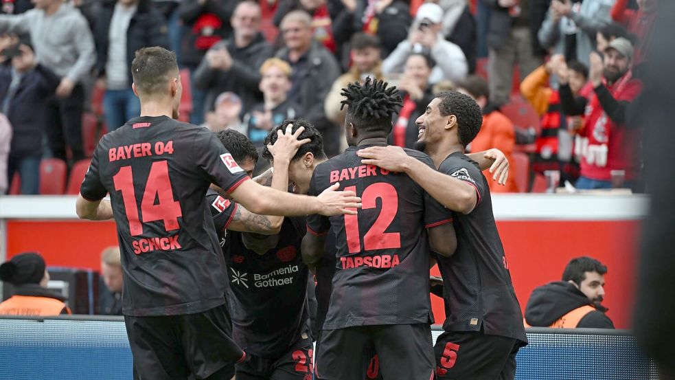 Leverkusen jubelt über das 5:3 gegen Wolfsburg. Foto: Fabian Strauch