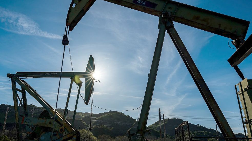 Ölpreise klettern weiter (Archivbild). Foto: Nic Coury/AP/dpa