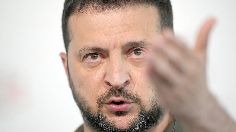 Der ukrainische Präsident Wolodymyr Selenskyj hat Russland eine Teilwaffenruhe für Angriffe auf Energieanlagen angeboten. (Archivbild) Foto: Vadim Ghirda/AP/dpa