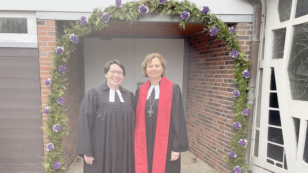 Regionalbischöfin Sabine Schiermeyer (rechts) predigte beim Gottesdienst zur Ordination von Julia Leppke. Foto: privat