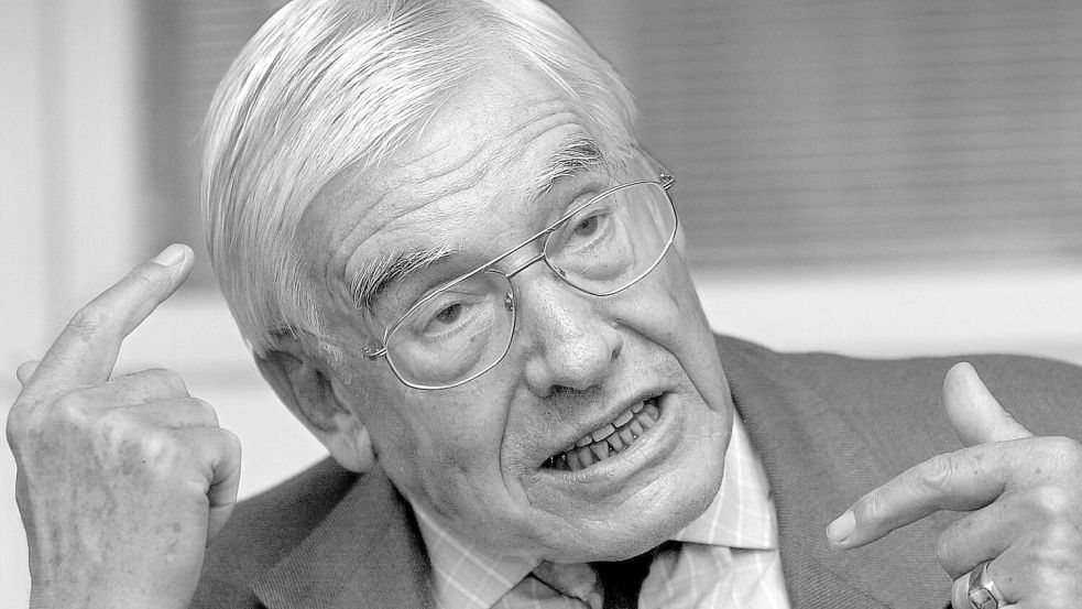 Christian Schwarz-Schilling trieb als Bundespostminister in den 80er Jahren die Breitbandverkabelung und die Entwicklung des Privatfernsehens voran. (Archivbild) Foto: Oliver Stratmann/dpa