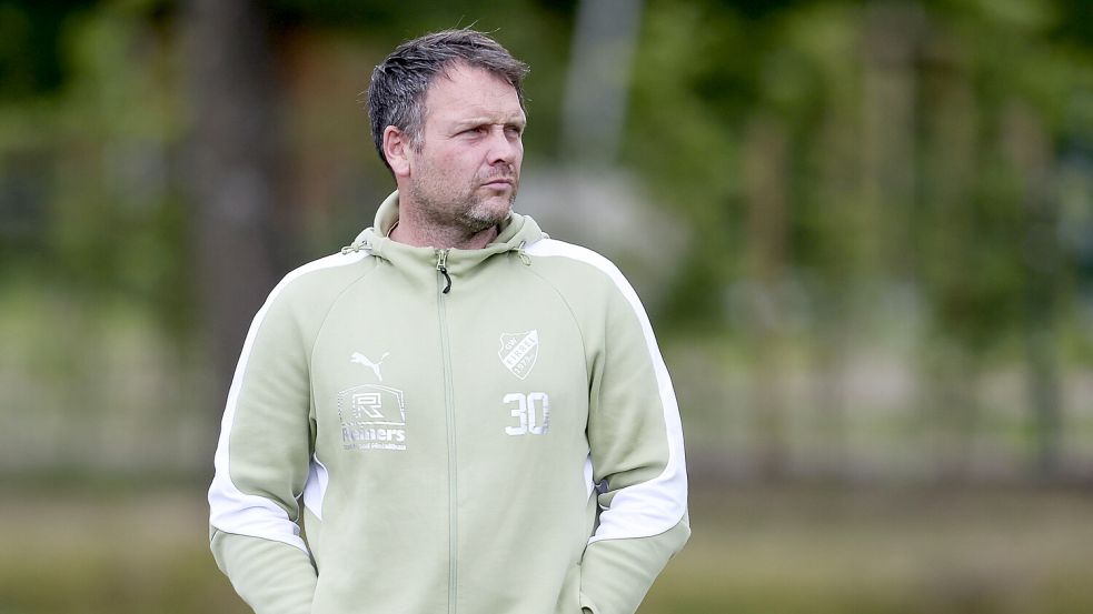 GW-Trainer Bernd Grotlüschen hoffte auch in Voxtrup vergebens auf einen Sieg seiner Mannschaft. Foto: Jens Doden