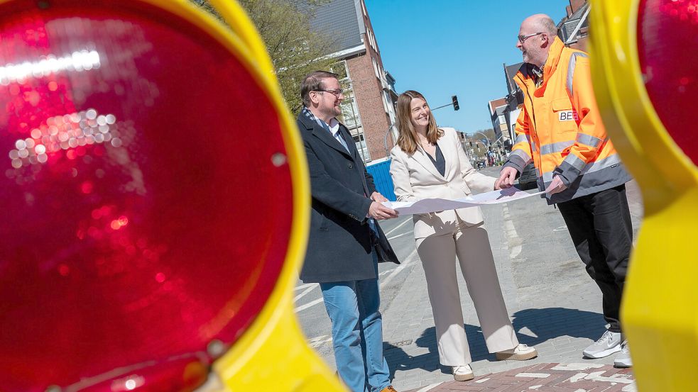 Es kann losgehen: Tim Kruithoff (links), Irina Krantz und Rainer Speckels haben von der Neutorstraße einen genauen Plan. Fotos: Klaus Ortgies