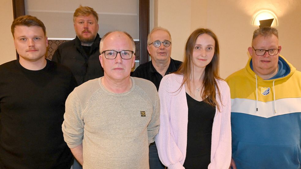 Der geschäftsführende Vorstand des SV SuS Steenfelde ist wieder komplett. Das Foto zeigt (von links): Malte Brandt (Kassenwart), Wilke Zierden (Geschäftsführer), Udo Tesch (Vorsitzender), Jochen Spekker (Vereinswart), Michelle Wunder (unterstützt Malte Brandt bei seiner Arbeit) und Peter Haase (2. Vorsitzender).