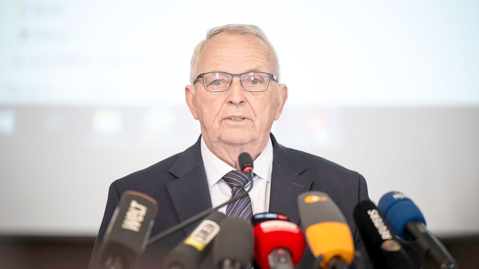 Till Backhaus (SPD), Umweltminister von Mecklenburg-Vorpommern, hat sich oft zum Zustand des in der Ostsee vor Wismar gestrandeten Buckelwals geäußert. Foto: Philip Dulian