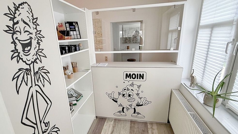 Seit dem 9. Januar wird an dieser Theke in Großheide Cannabis an Mitglieder der Anbauvereinigung Emsgrow aus Esterwegen ausgegeben. Foto: Fabian Loh